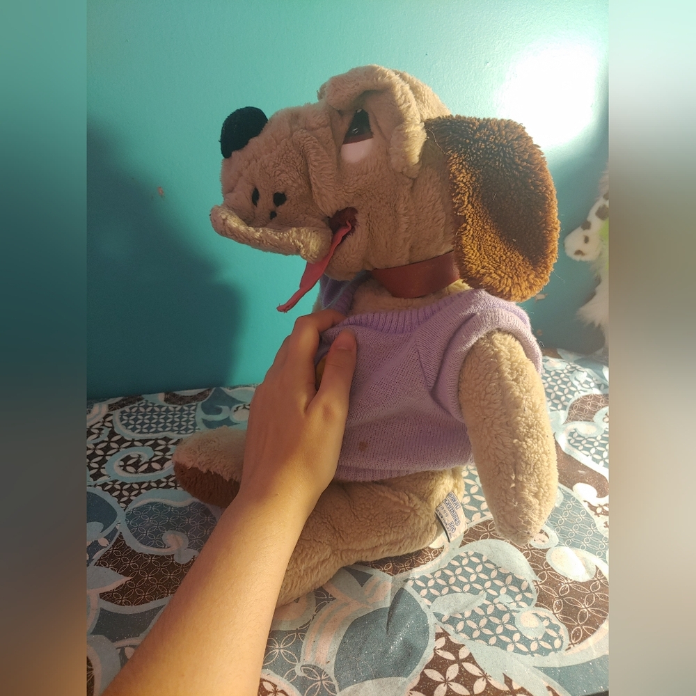1986 Animal Playthings Hound Dog Stuffed Animal